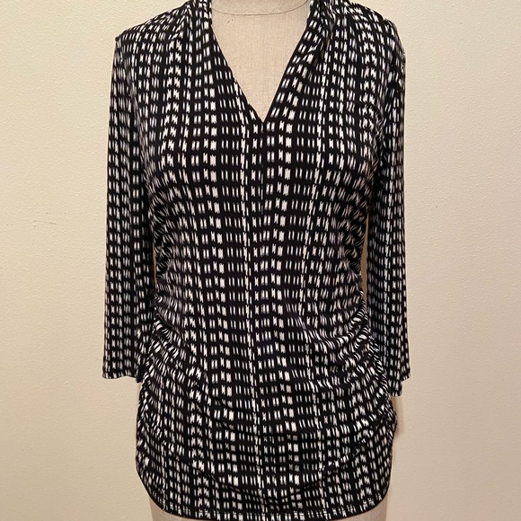Vince Camuto Tops - Vince Camuto slinky Top